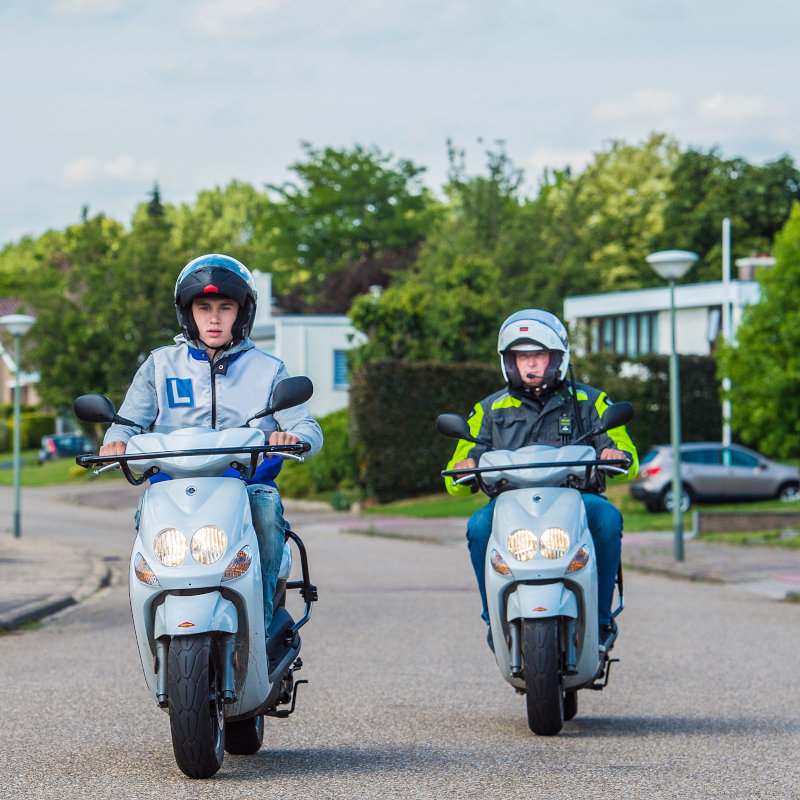 Scooter Rijbewijs in 1 Dag Warmenhuizen